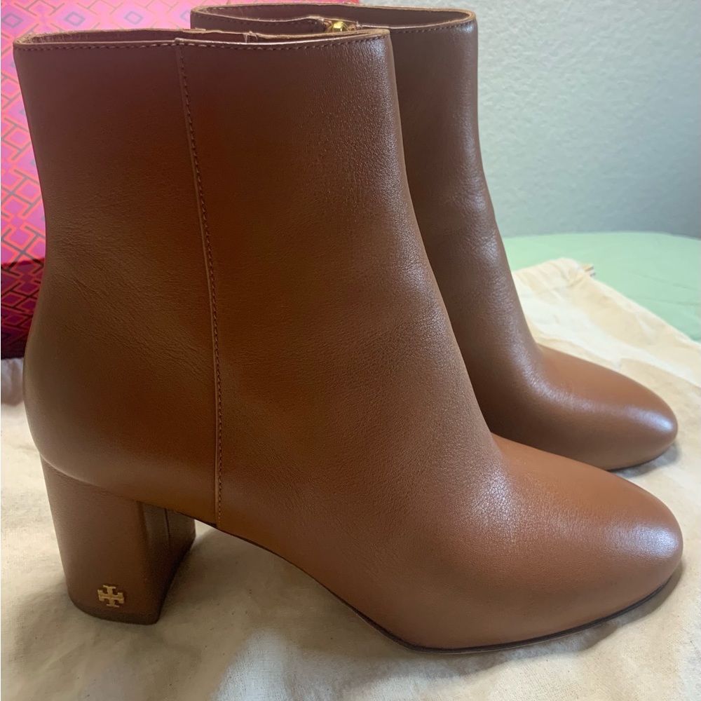 Tory Burch Brooke Zip Bootie s.9 - tan